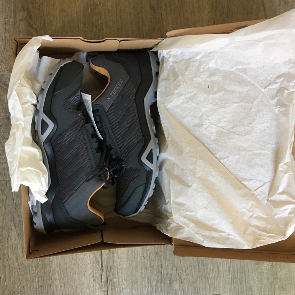 adidas Outdoor Men's Terrex AX3 GTX Hiking Boot - Picture 4 of 6